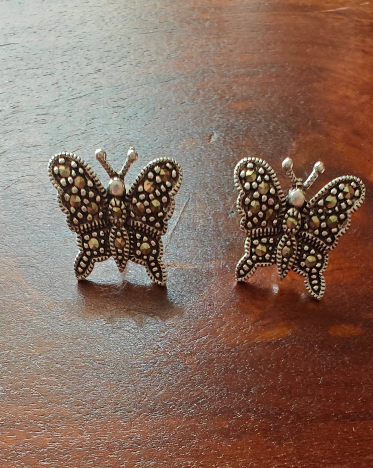 Silver butterfly stud(earrings)