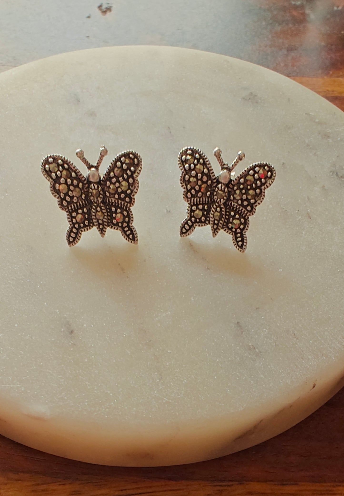 Silver butterfly stud(earrings)