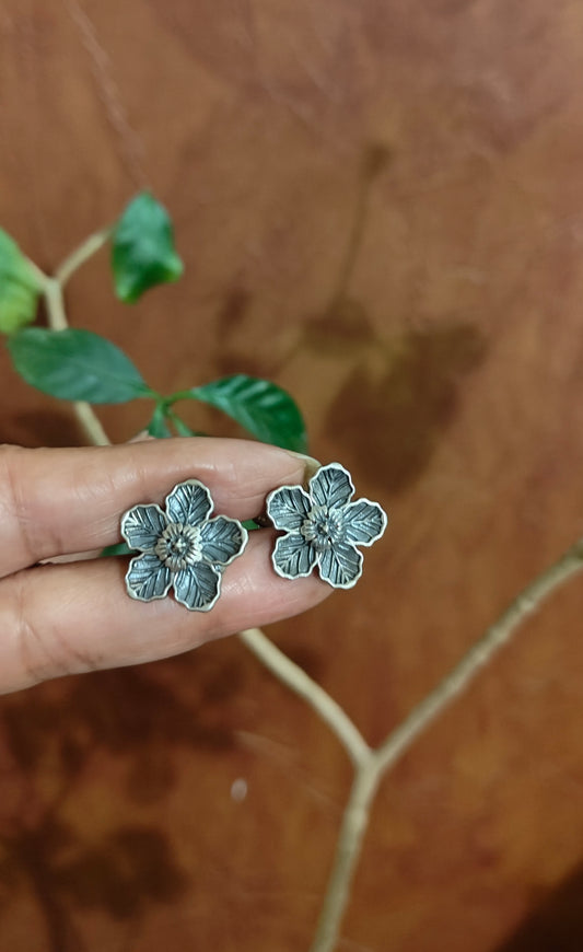 Silver autumn flower studs(earrings)