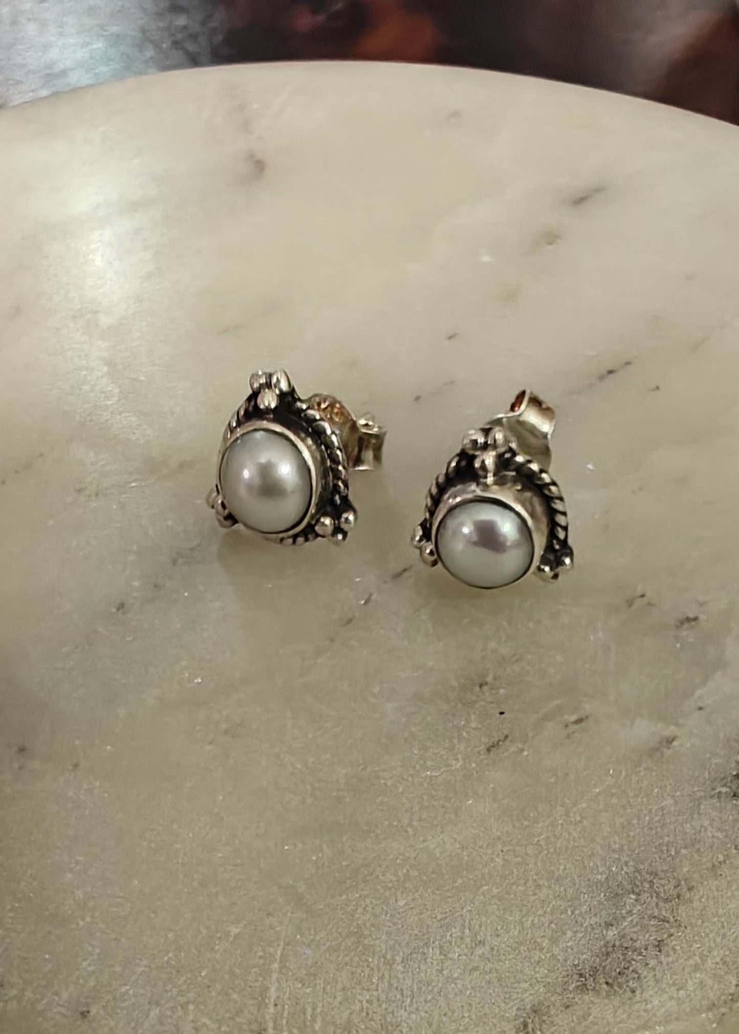 Silver pearl dots and triangle studs(earrings)