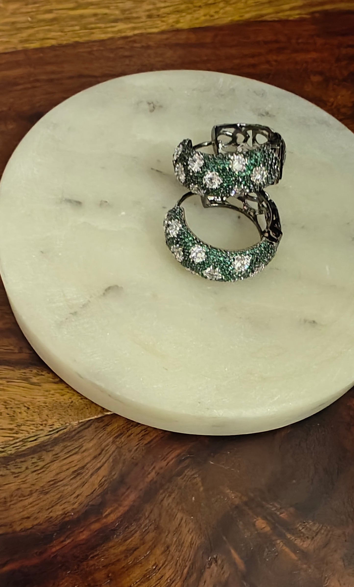Nano stones hoops in emerald green/turquoise