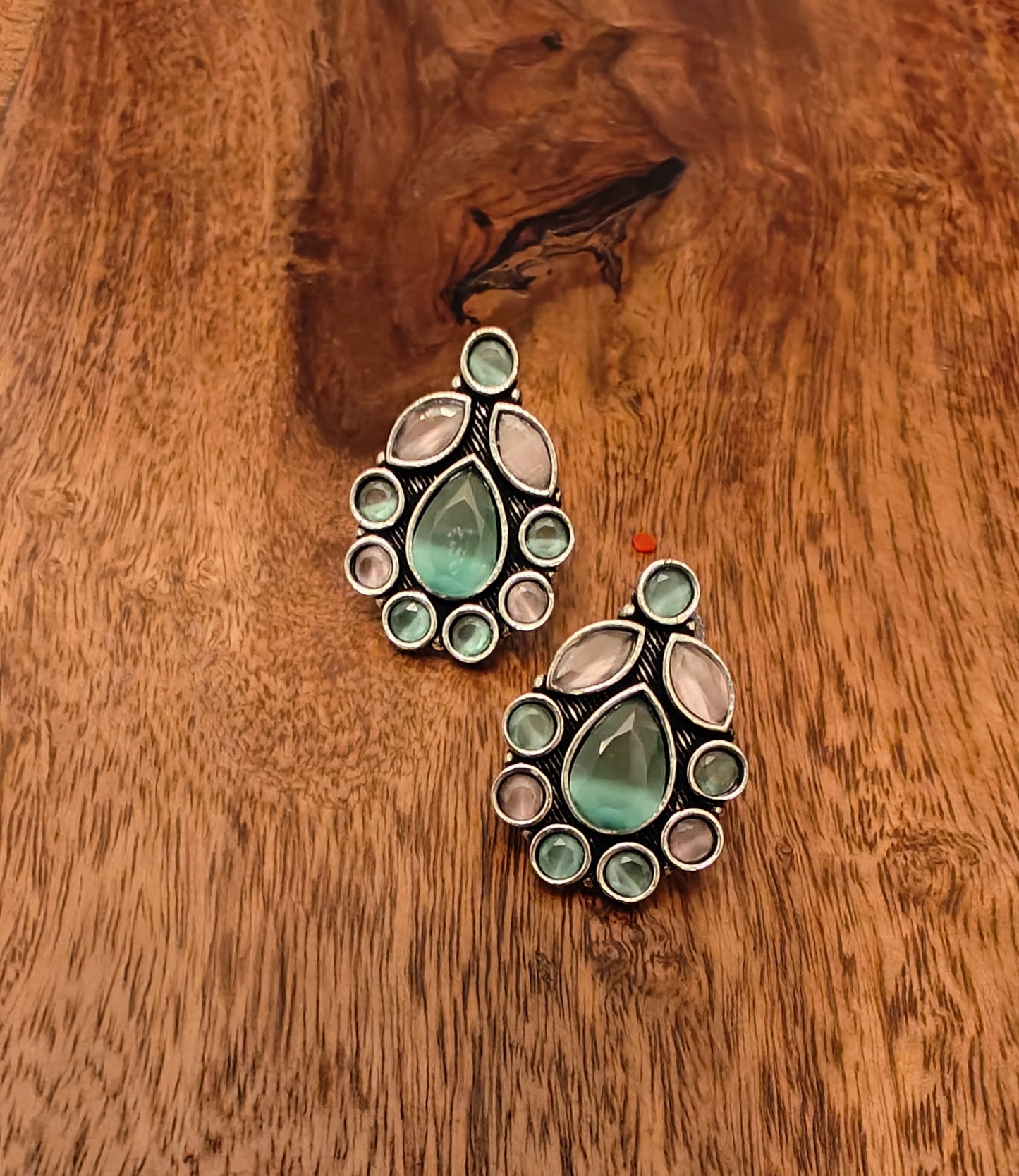 Studs(earrings) with coloured stone