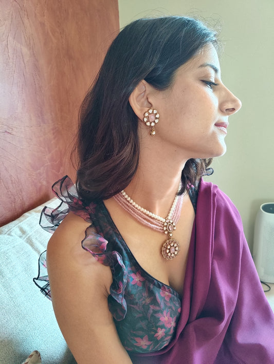 Naseen set with pearls and stone strings