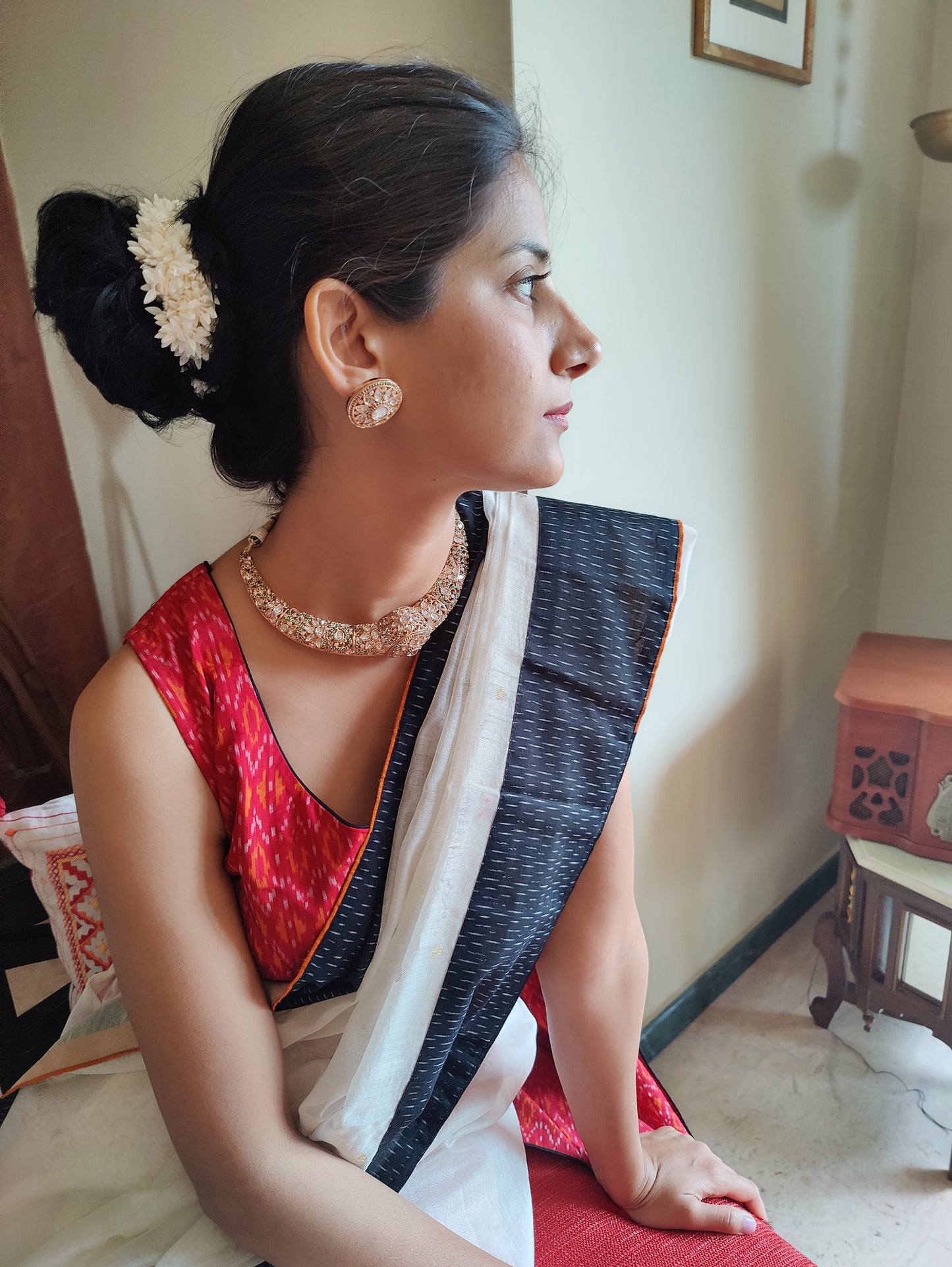 Gandhari hasli set with moissanite flowers