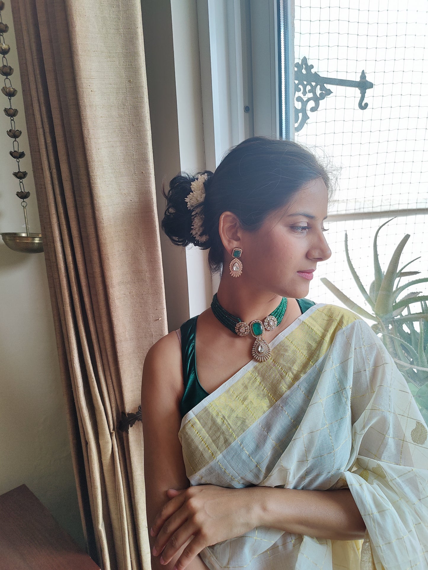 Padmal five strings choker set with central piece with stone and moissanite