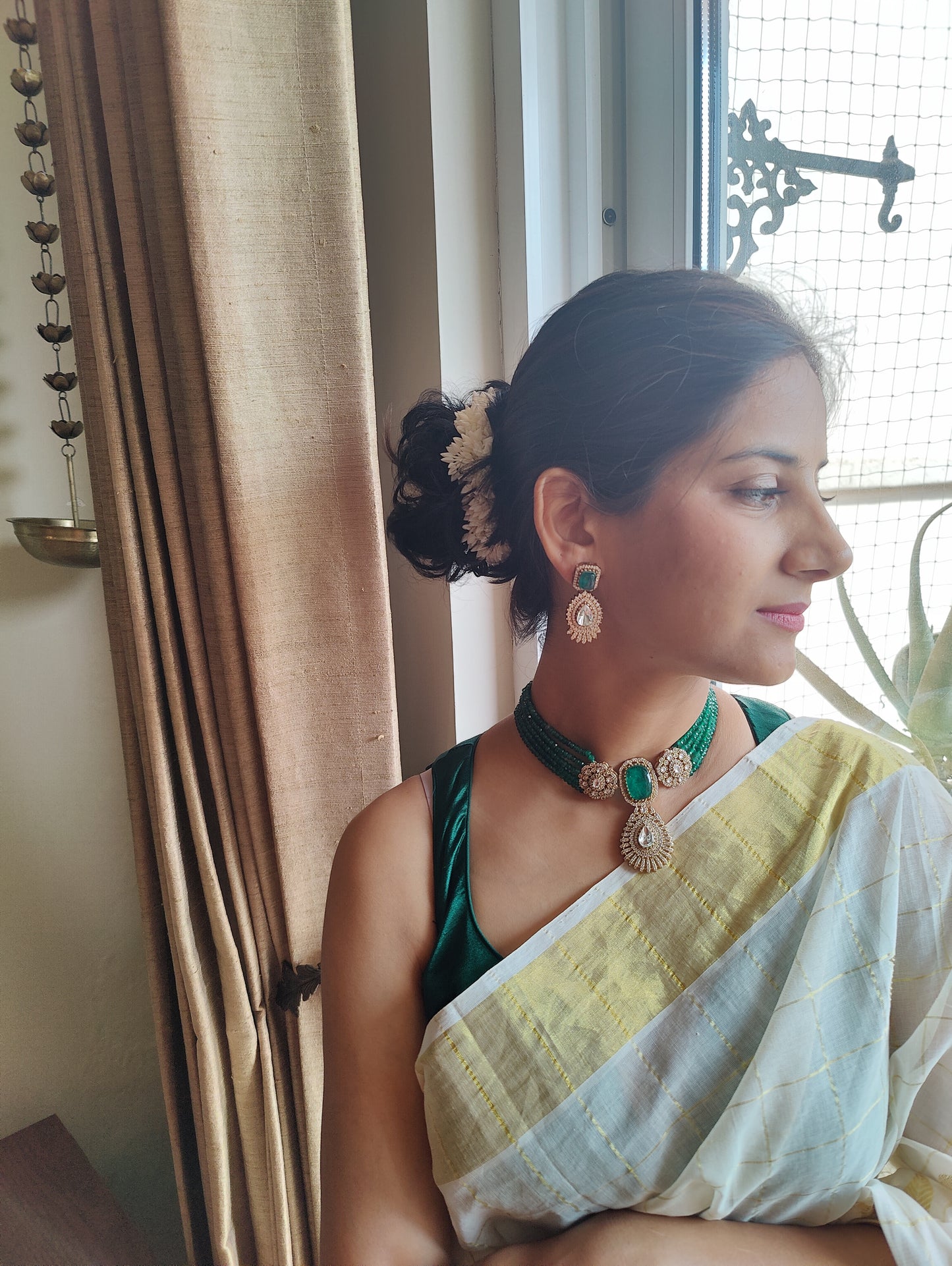 Padmal five strings choker set with central piece with stone and moissanite