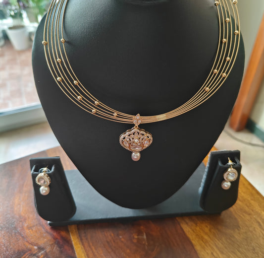 Ipsita set with wires and kundan pendent