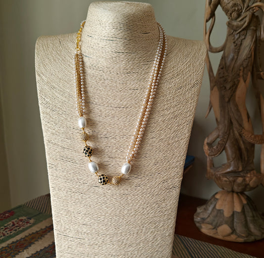 Pearl chains with decorative beads and pearls