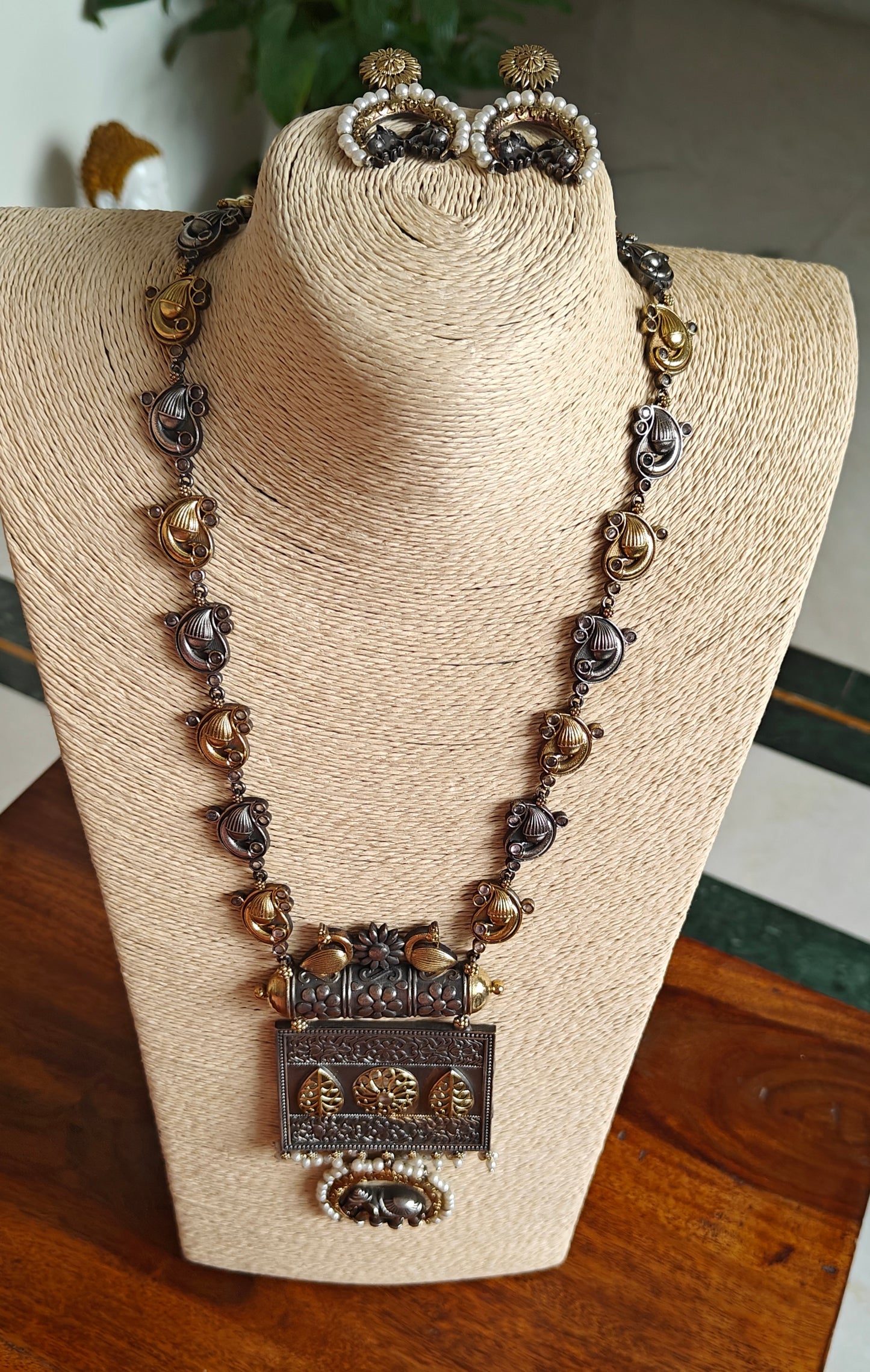 Dual tone set with elephant and peacock motif