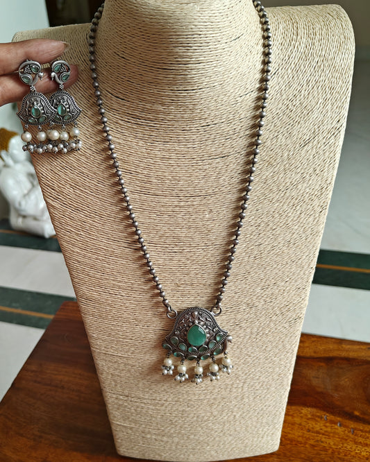 Set with peacock motif and stones