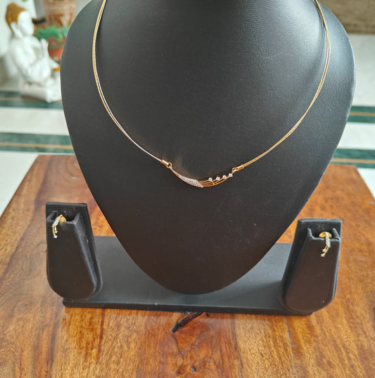 Vani set with three stiff chains and Cz pendant