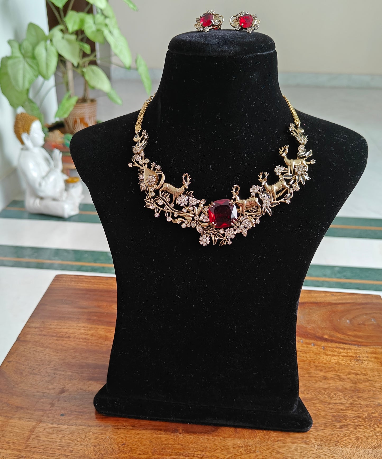 Susmita set with reindeer and red/green stone