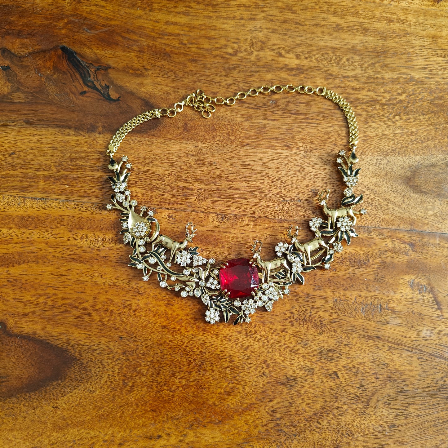 Susmita set with reindeer and red/green stone