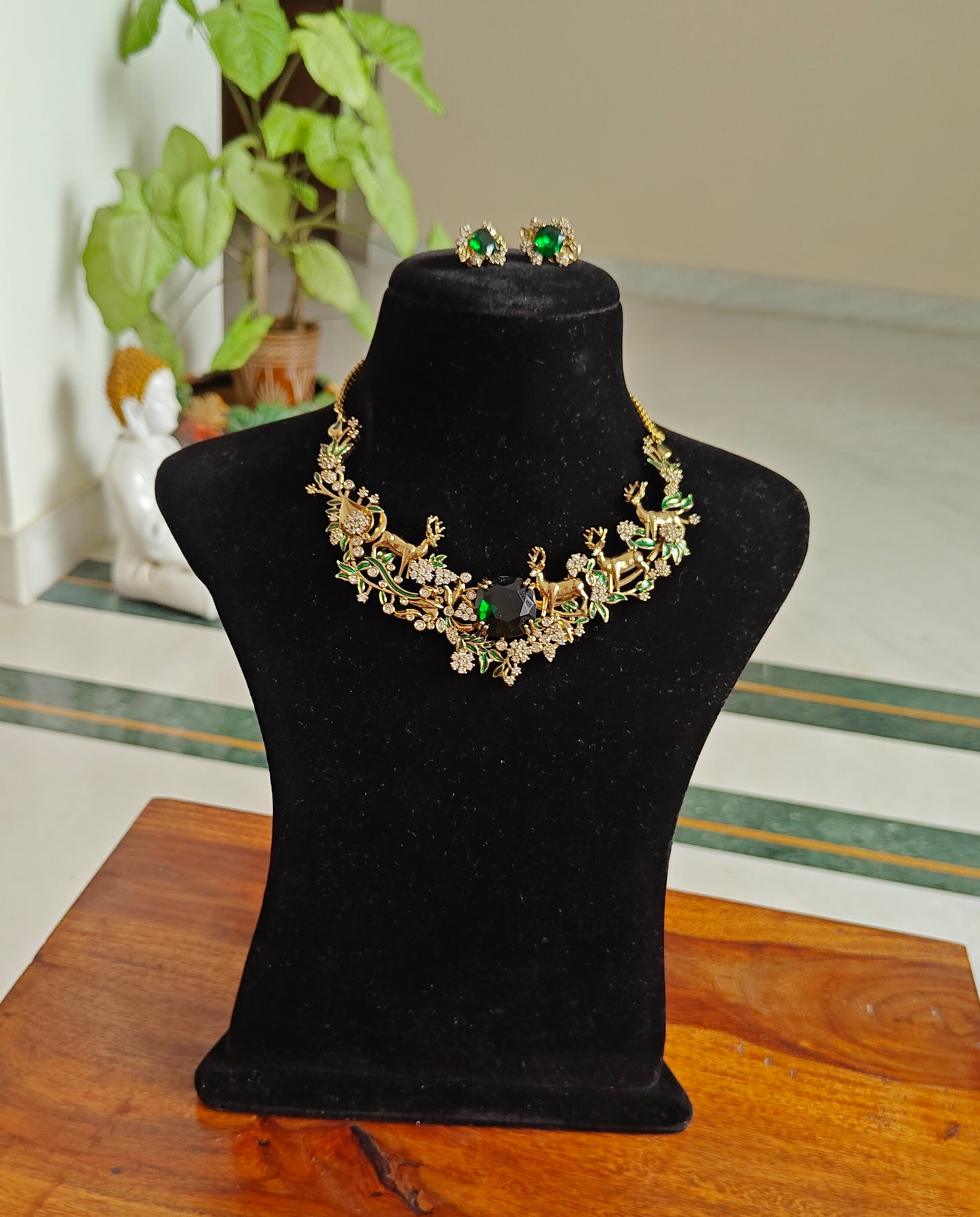 Susmita set with reindeer and red/green stone
