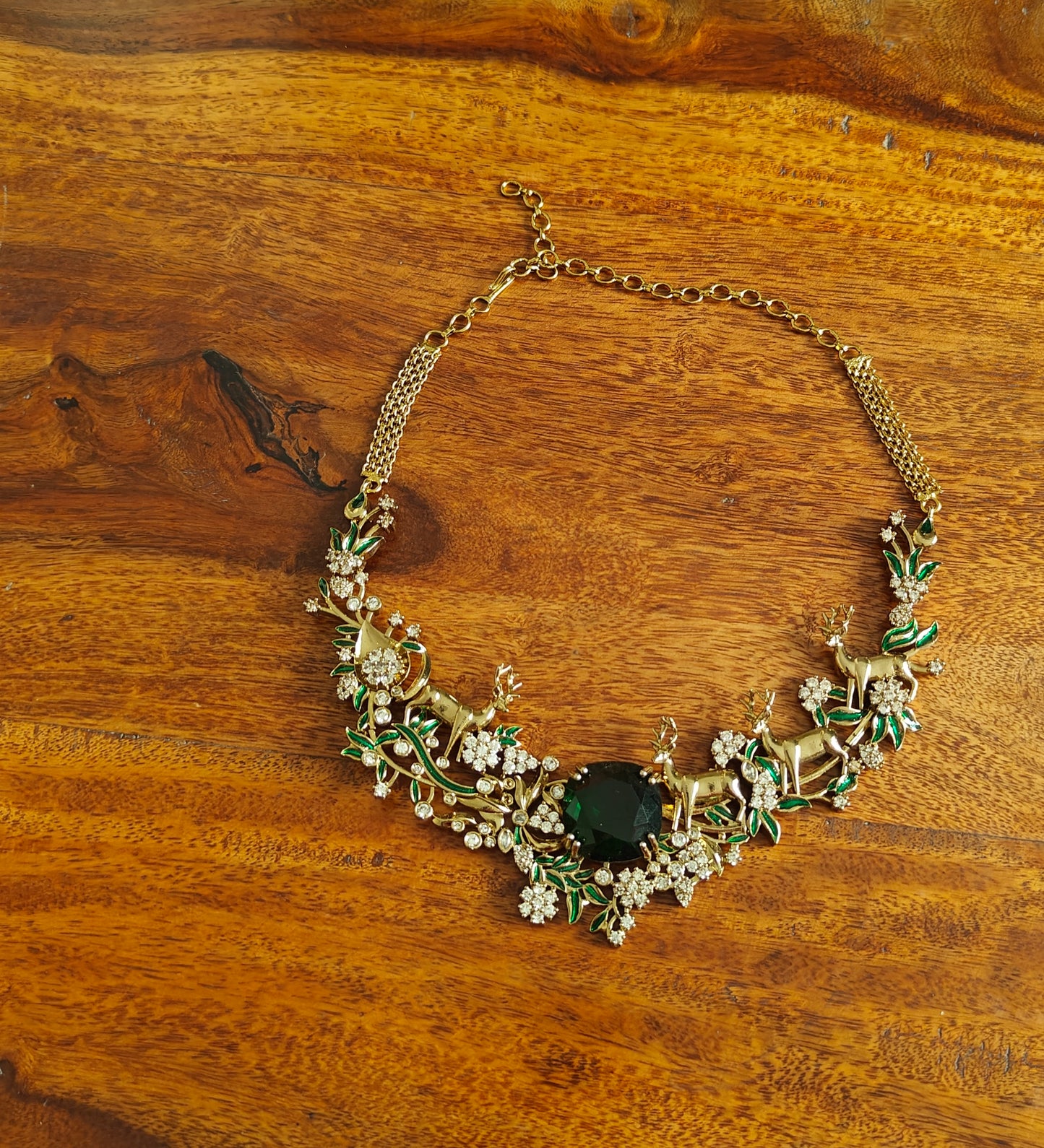 Susmita set with reindeer and red/green stone