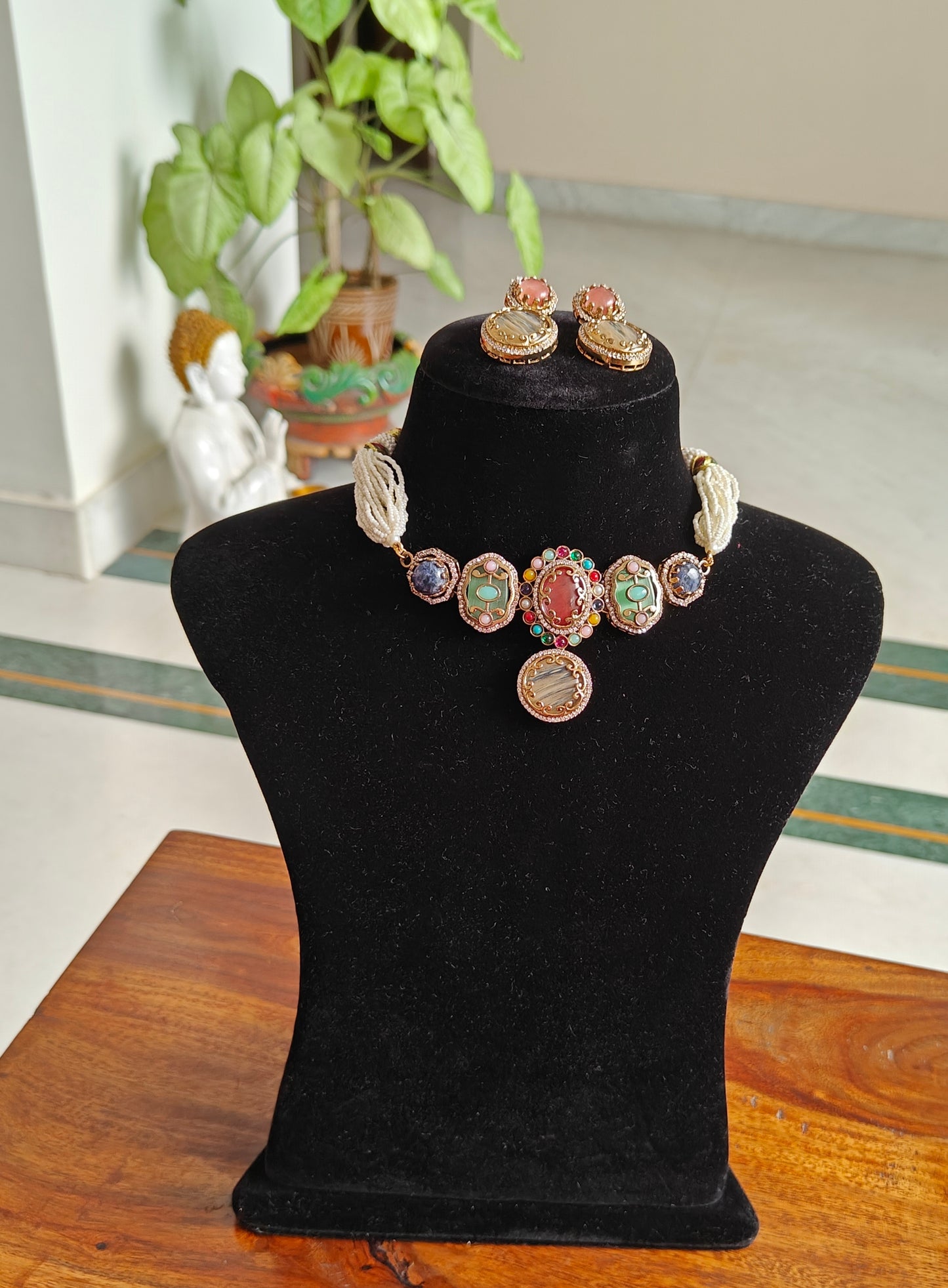 Ruma set with multicolour stones