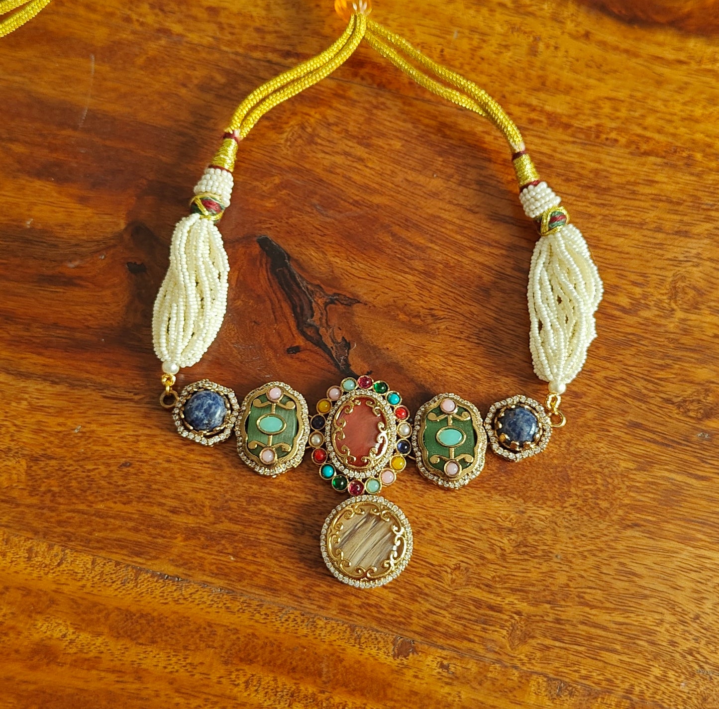 Ruma set with multicolour stones