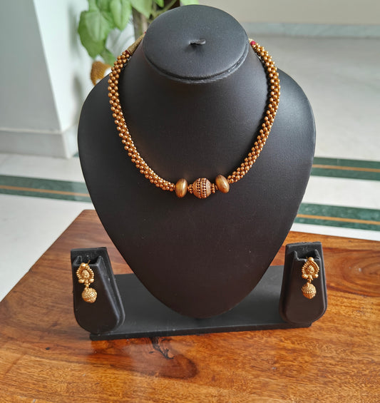 Quasar set with thick round gold chain with balls