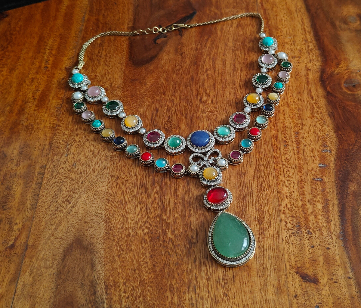 Mita double layered stone set