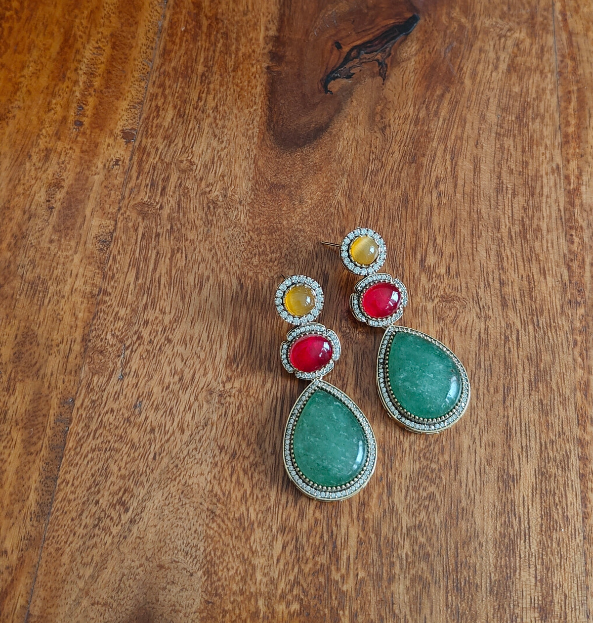 Mita double layered stone set