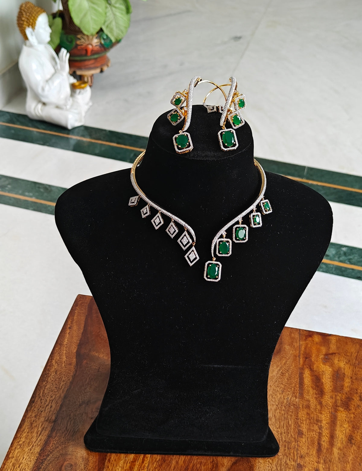 Rudrani set with emeralds hanging on one side