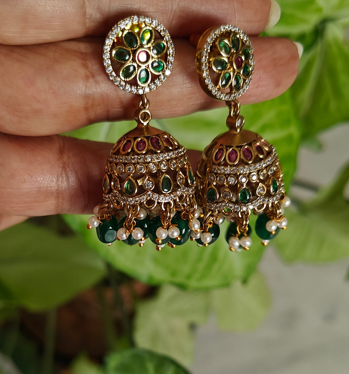 Sadguna set with stone work