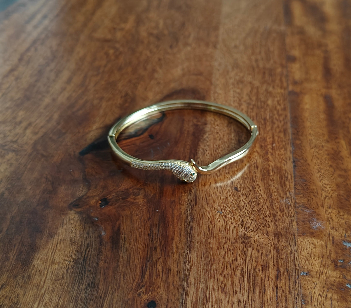 Bracelet with snake motif embedded with Cz