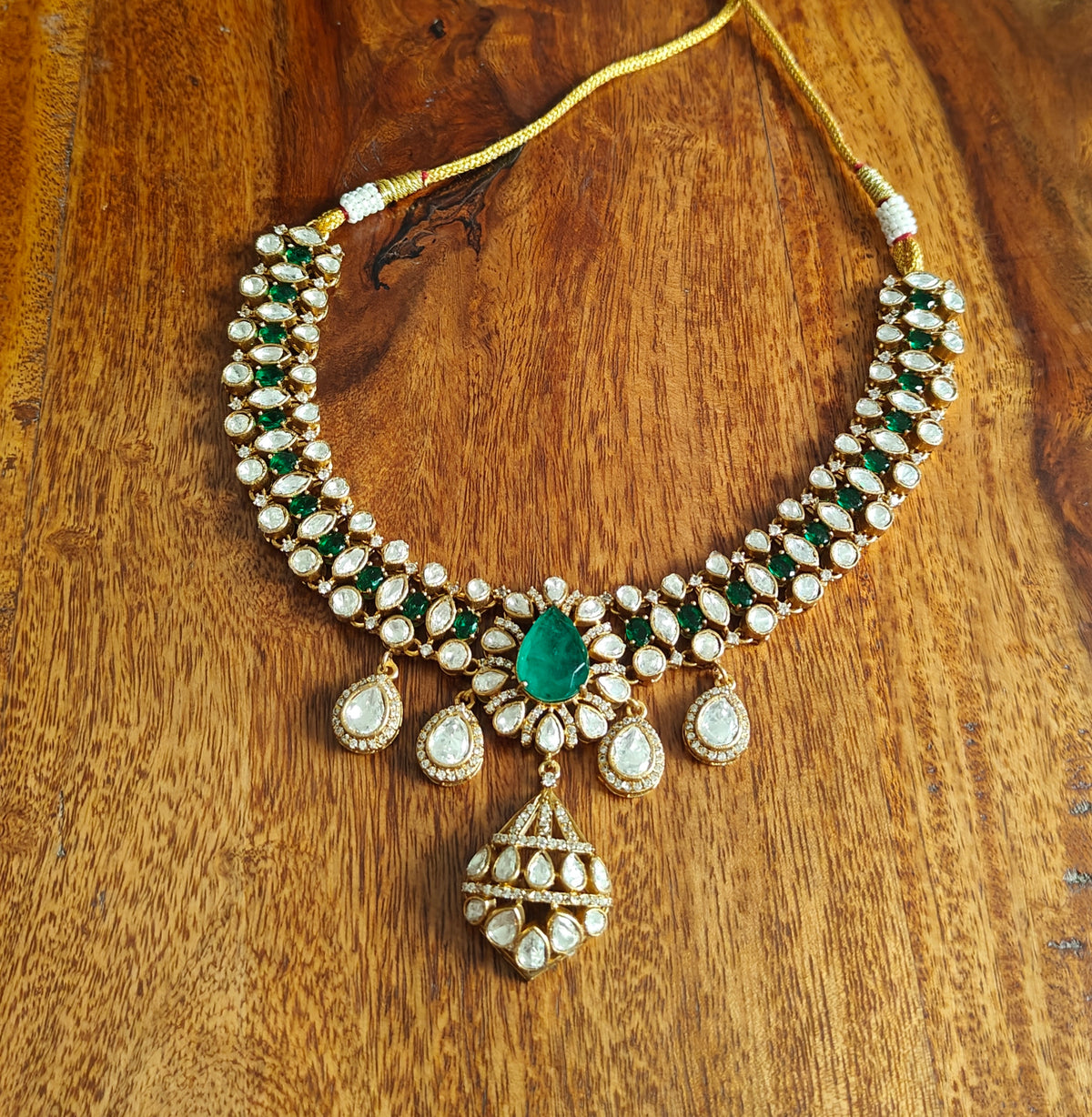Tapi set with moissanite and emerald stone
