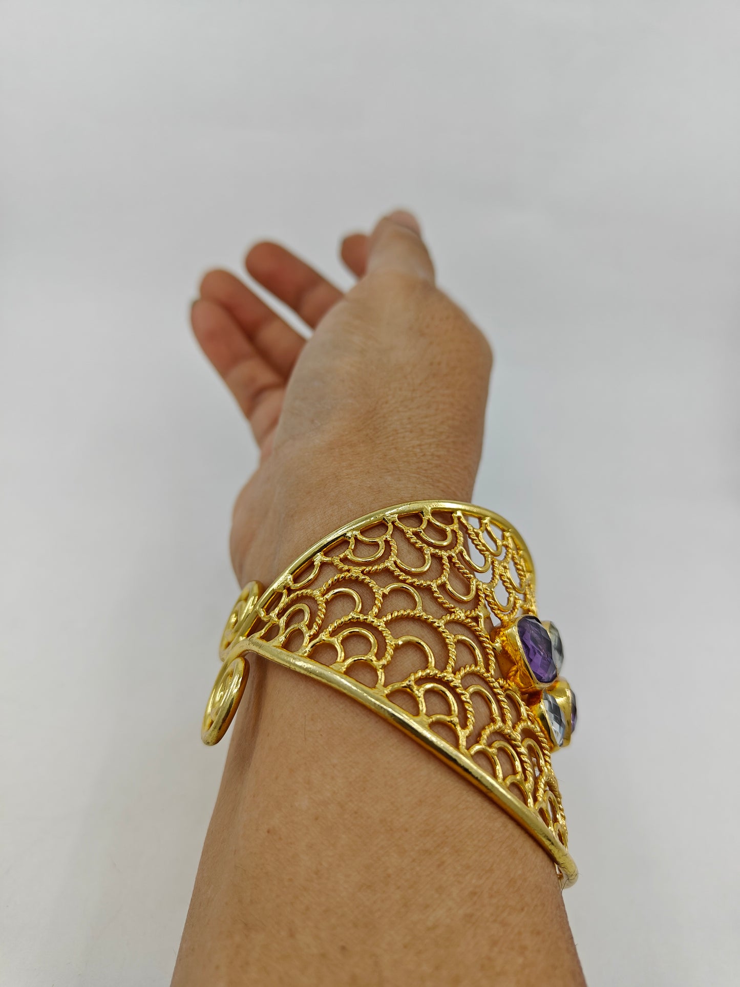 Kuff/ Bangle in gold finish with jali work and stones in centre