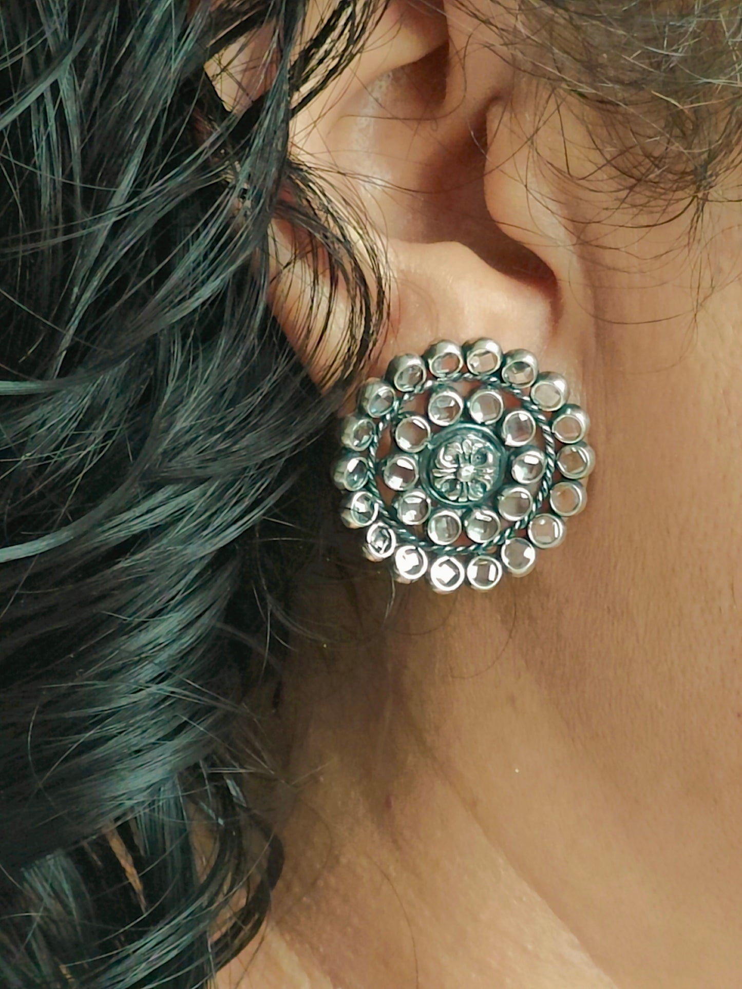 Silver stud (earrings) in flower design, round petals with clear stone in concentric circles