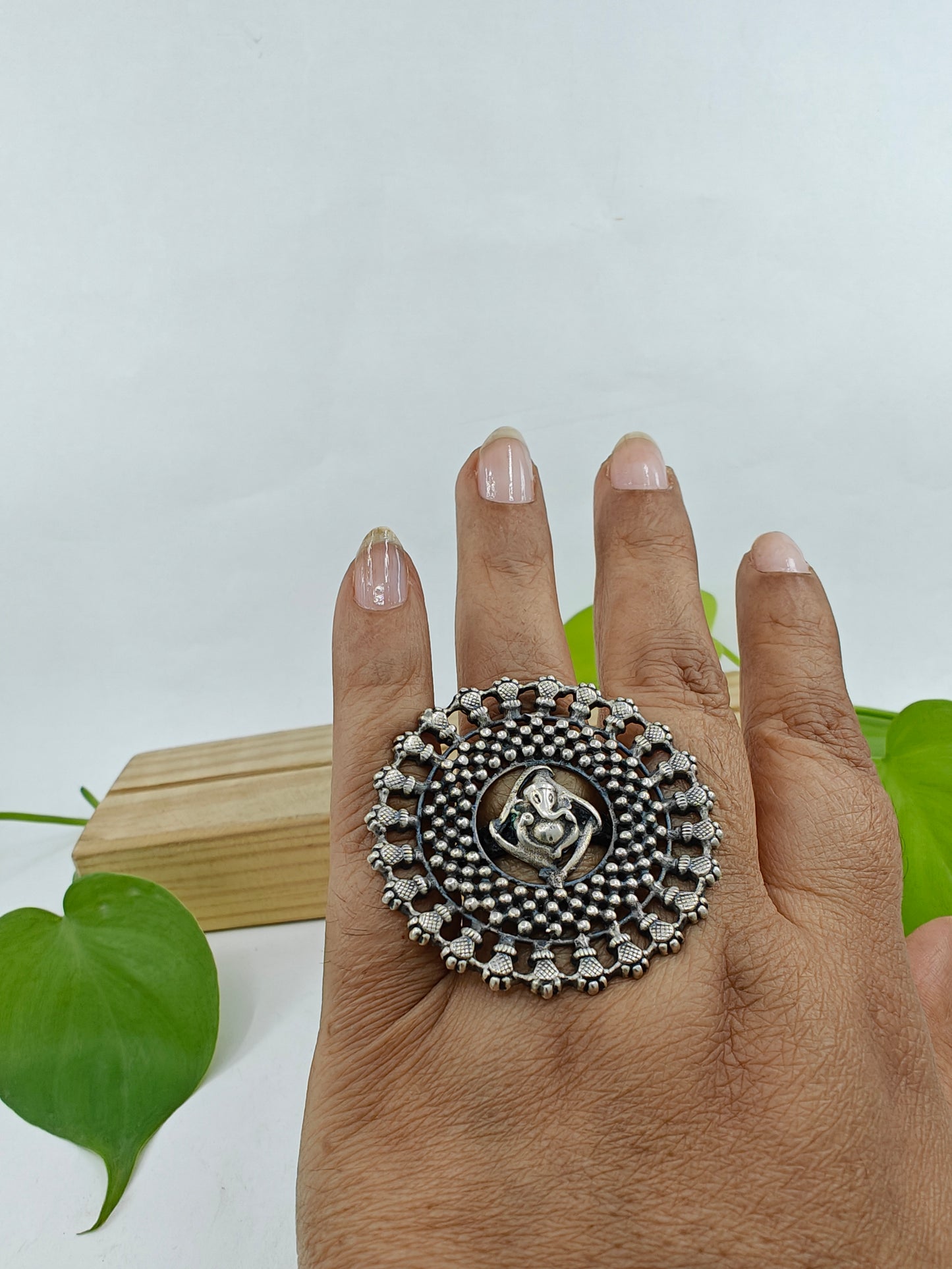 Ganesha ring in round jali design