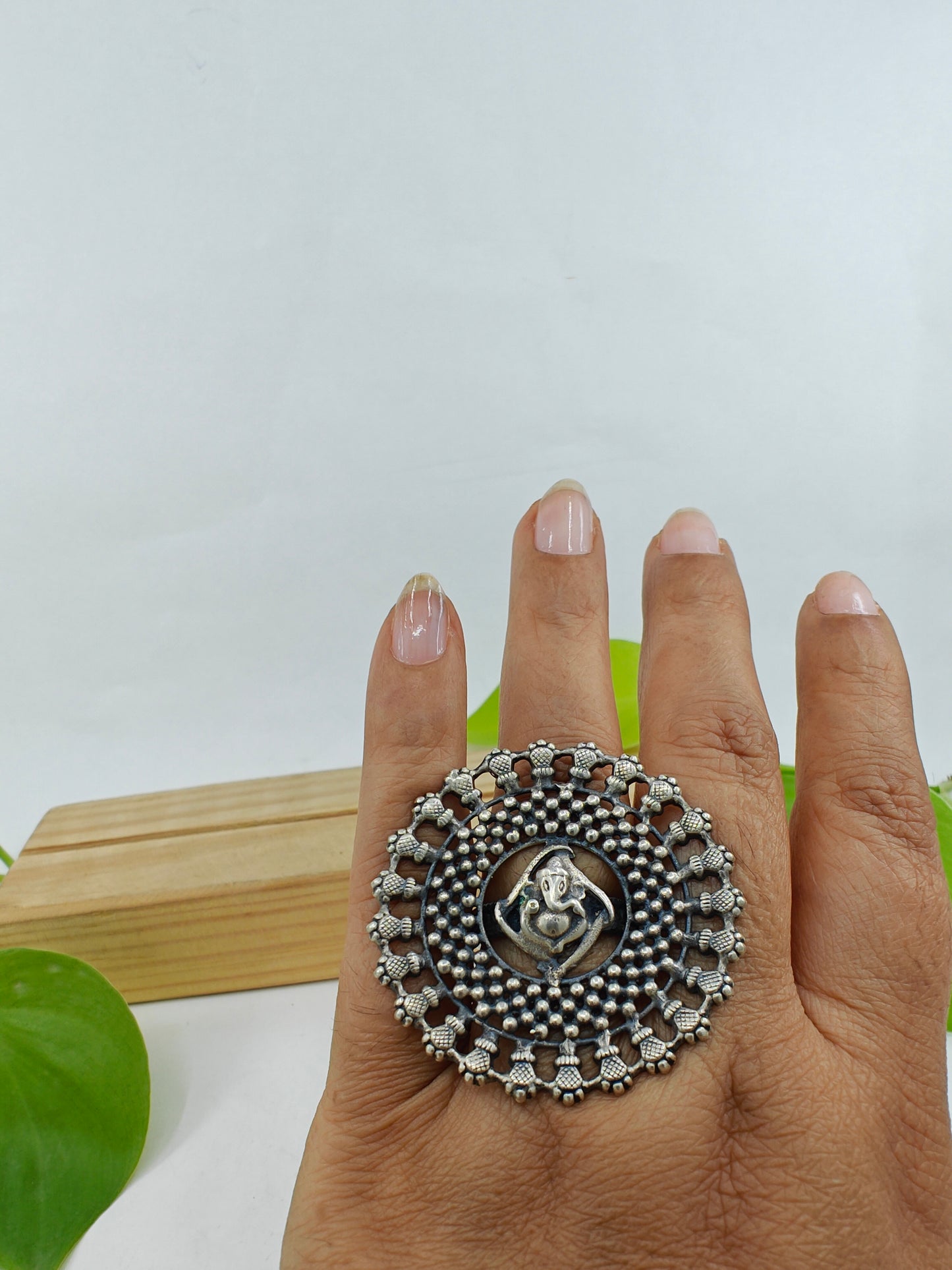 Ganesha ring in round jali design