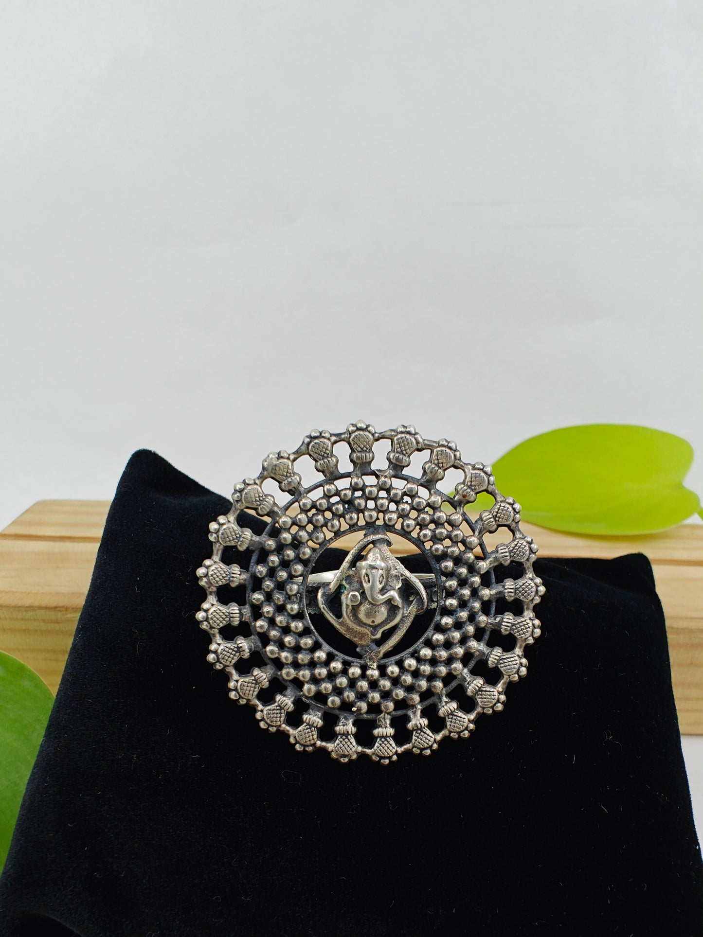 Ganesha ring in round jali design