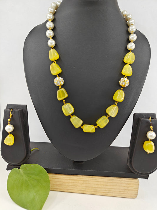 Yellow onyx beads set with pearls