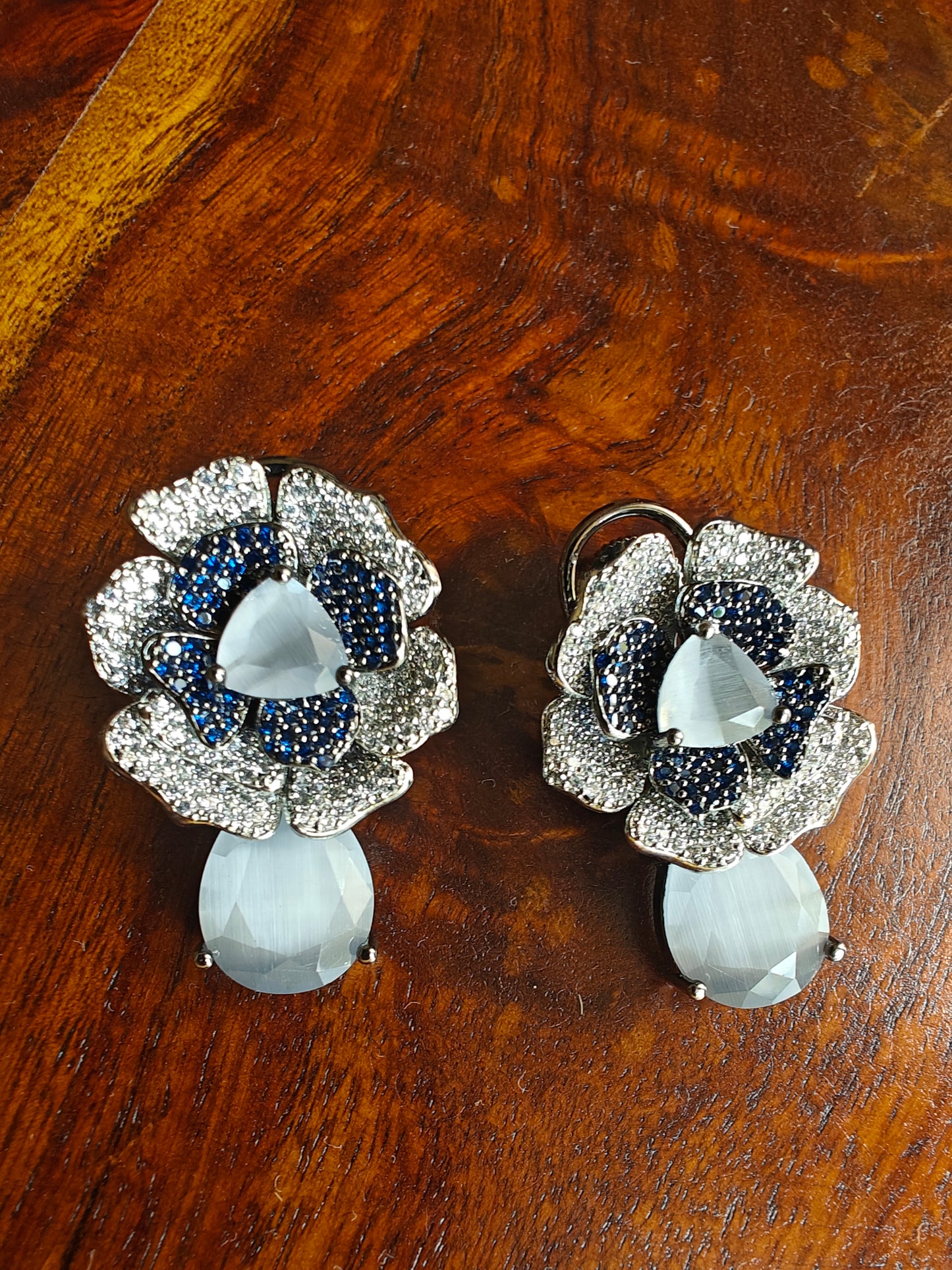 Open flower earrings with aquamarine-green/grey-blue nano stones with CZ highlights