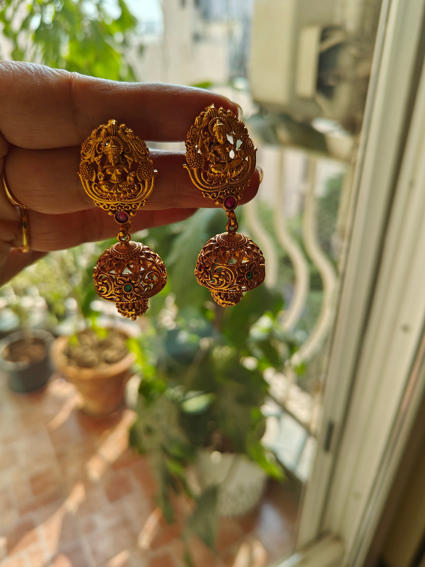 Ishwari Temple jewelry set with Lakshmi pendant on matar mala necklace