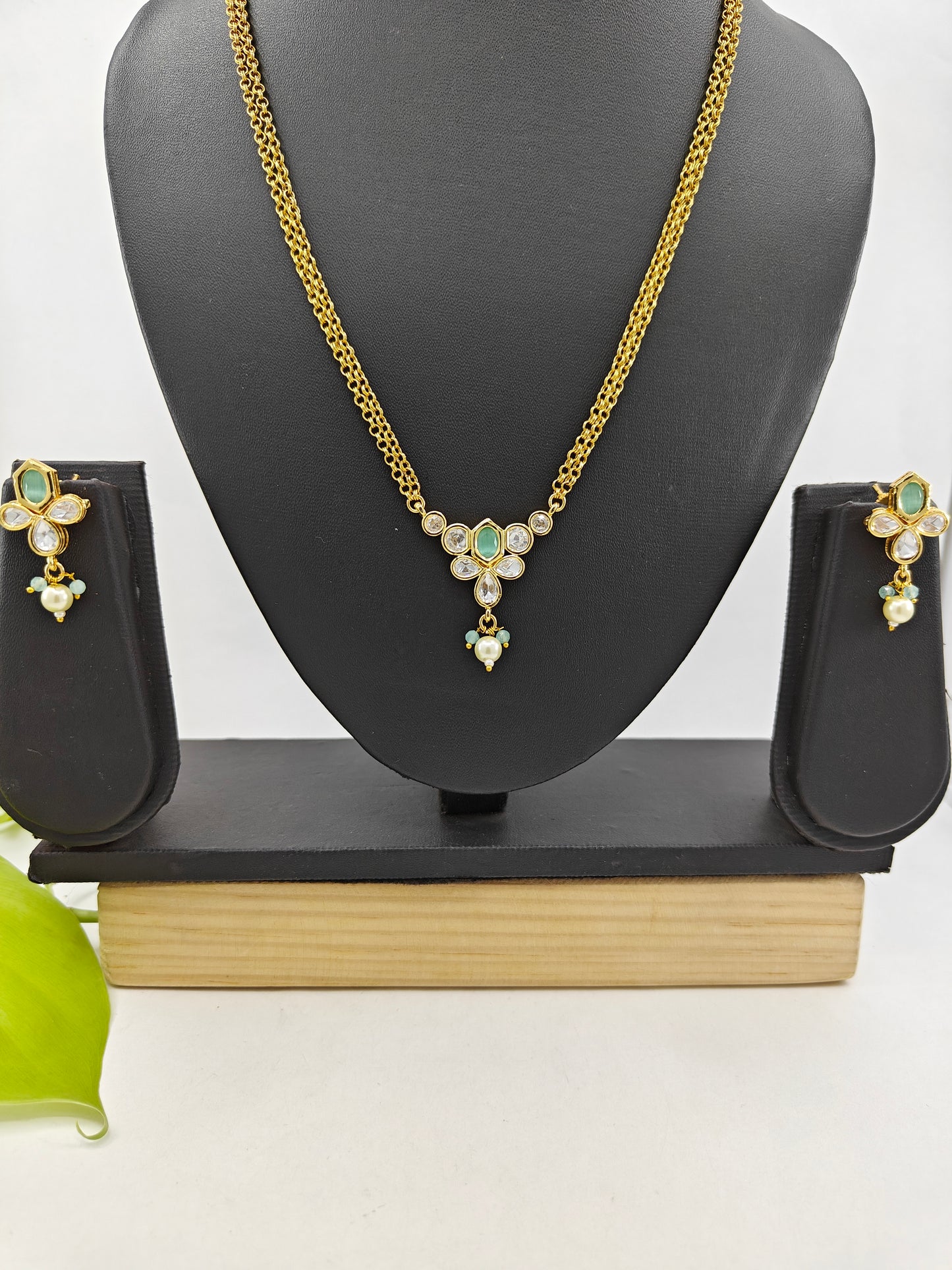 Set with kundan and mint green/baby pink pendant on double gold chains