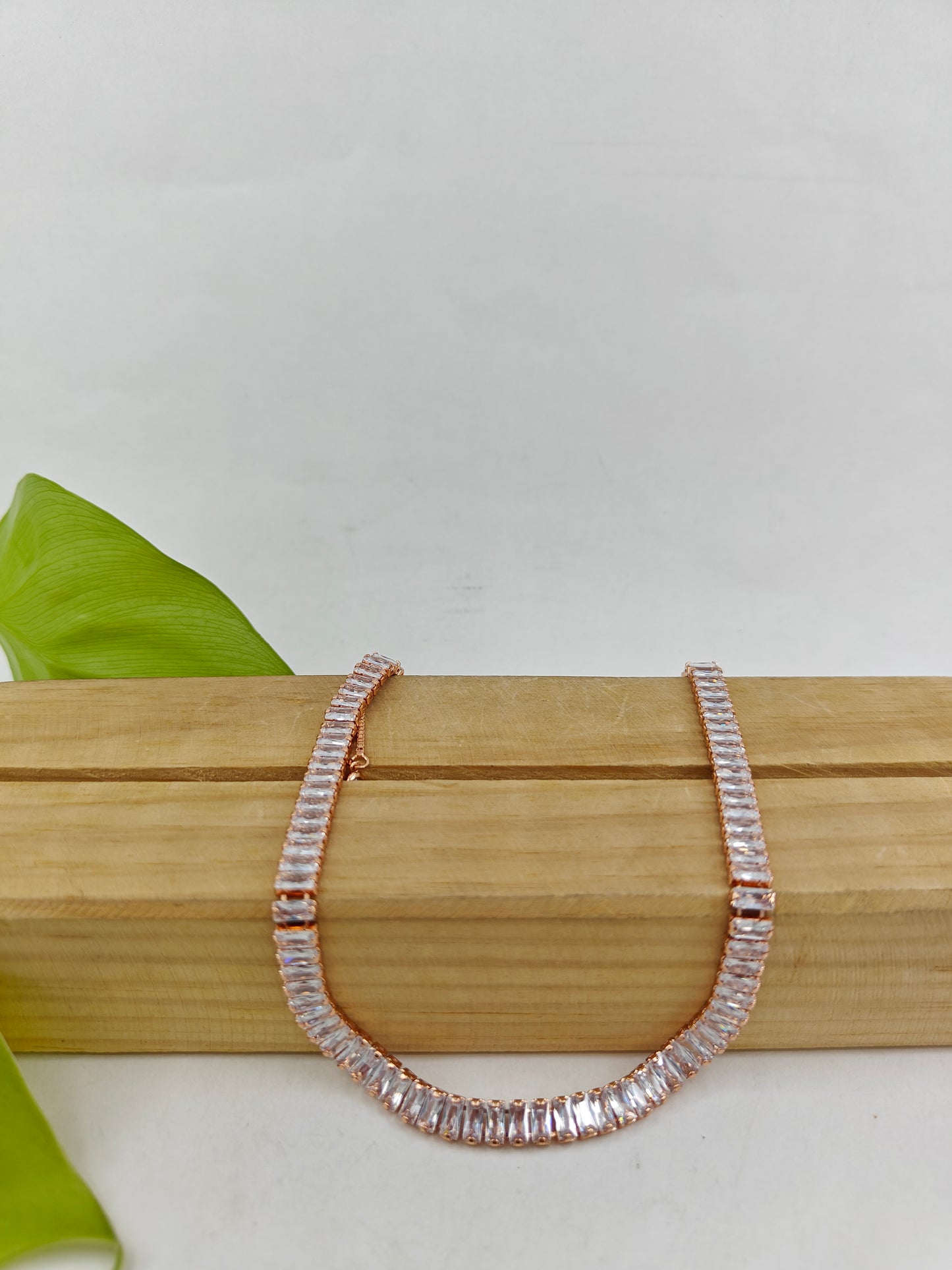 Necklace in platinum/rose gold finish with baguette stones in multicolour / CZ