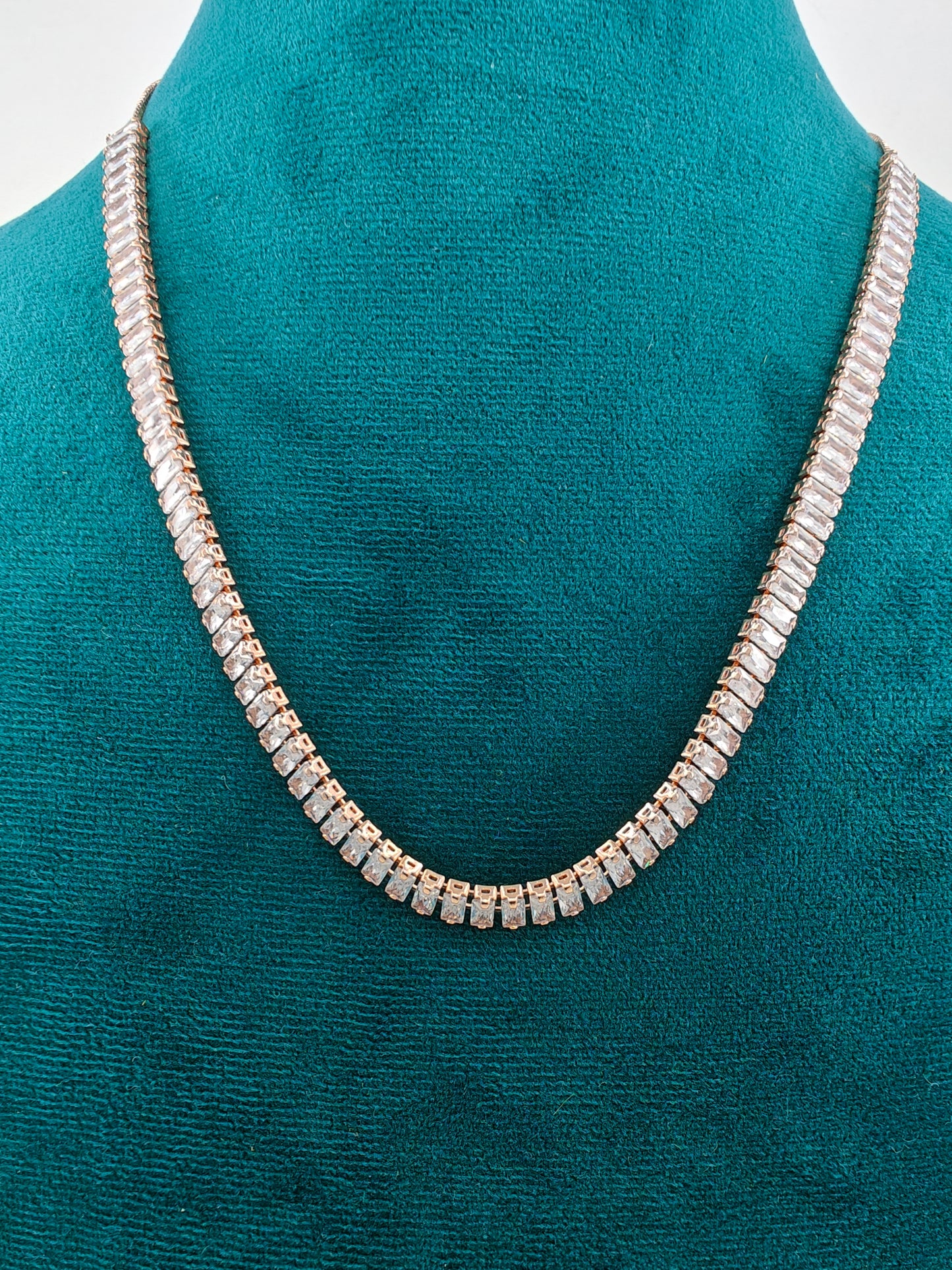 Necklace in platinum/rose gold finish with baguette stones in multicolour / CZ