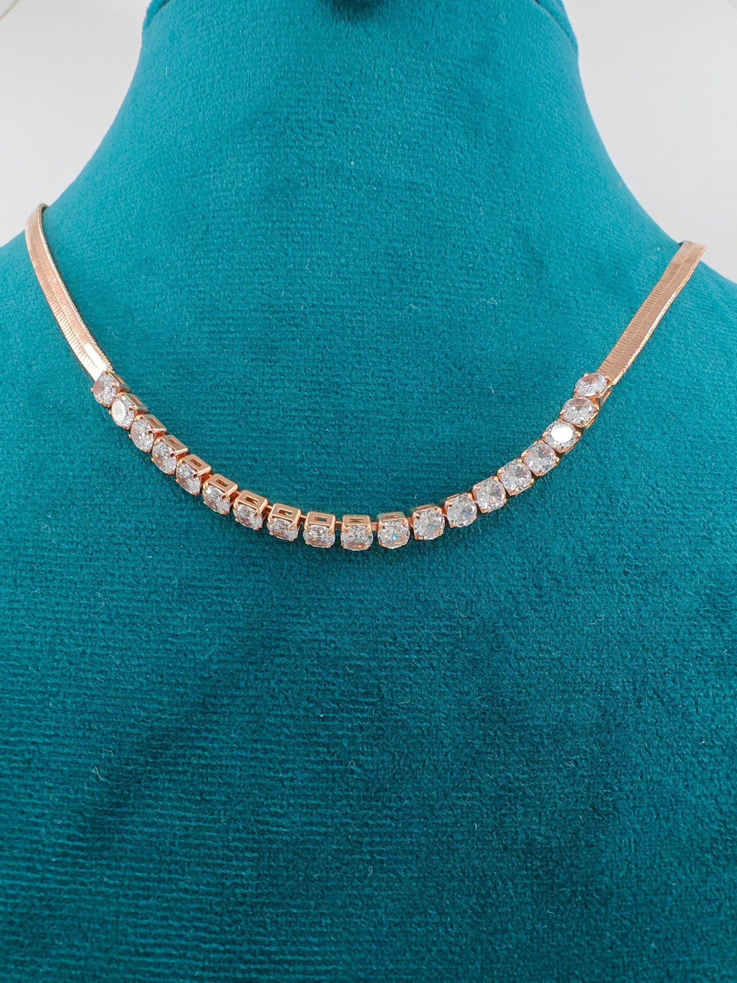 Necklace in platinum/gold/rose gold finish with round multicolour/ cubic zirconia stones