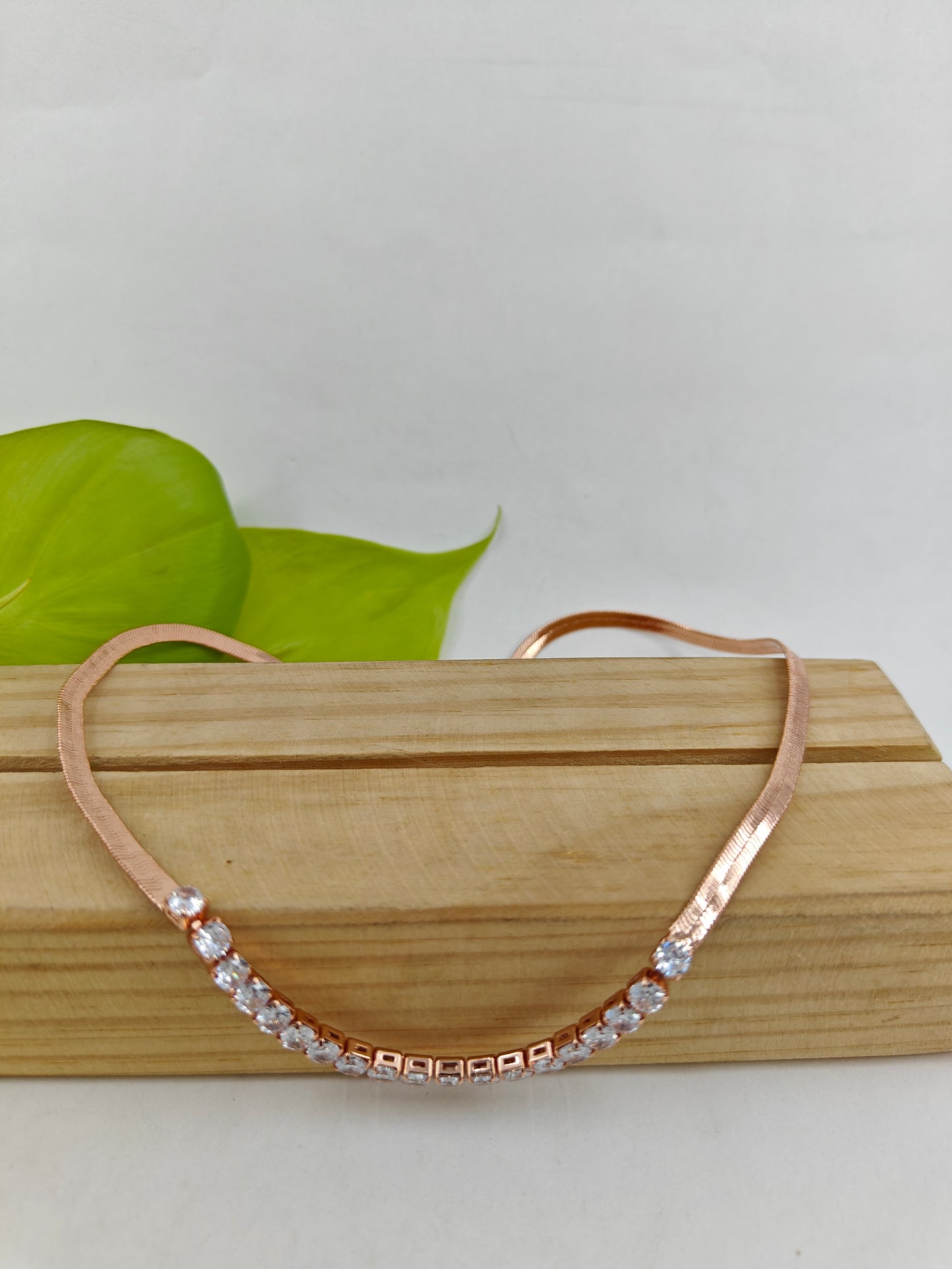 Necklace in platinum/gold/rose gold finish with round multicolour/ cubic zirconia stones