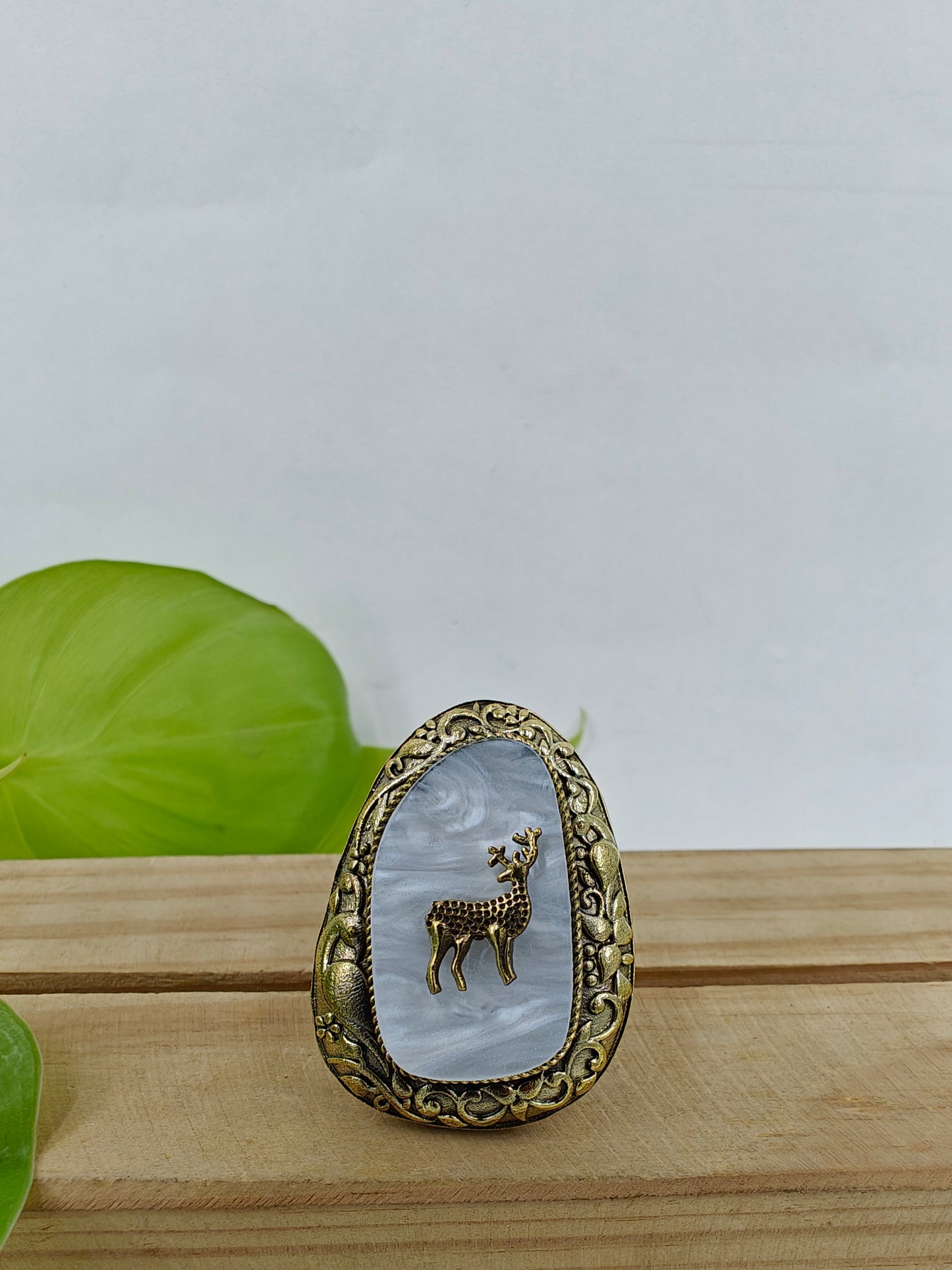 Ring with mother of pearl inlay with reindeer on top