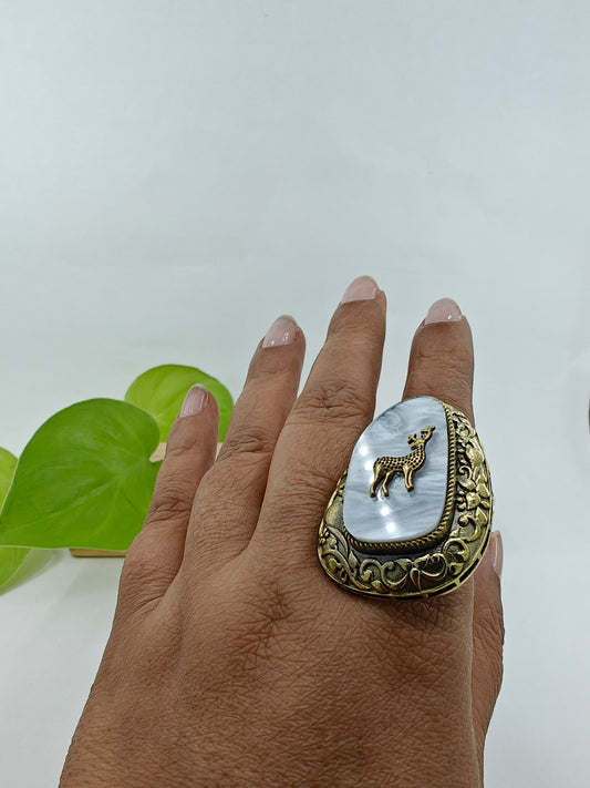 Ring with mother of pearl inlay with reindeer on top