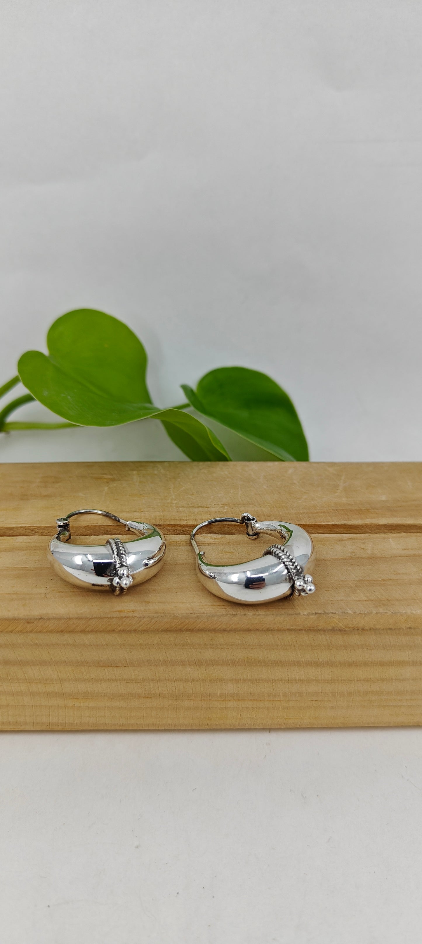 Snug silver hoops (earrings)