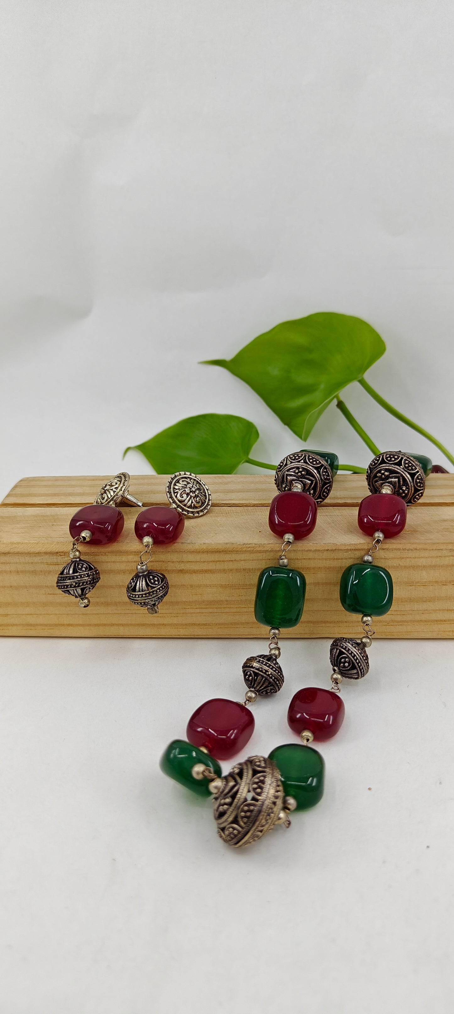 Set in ruby red and emerald green stones along with Jali beads