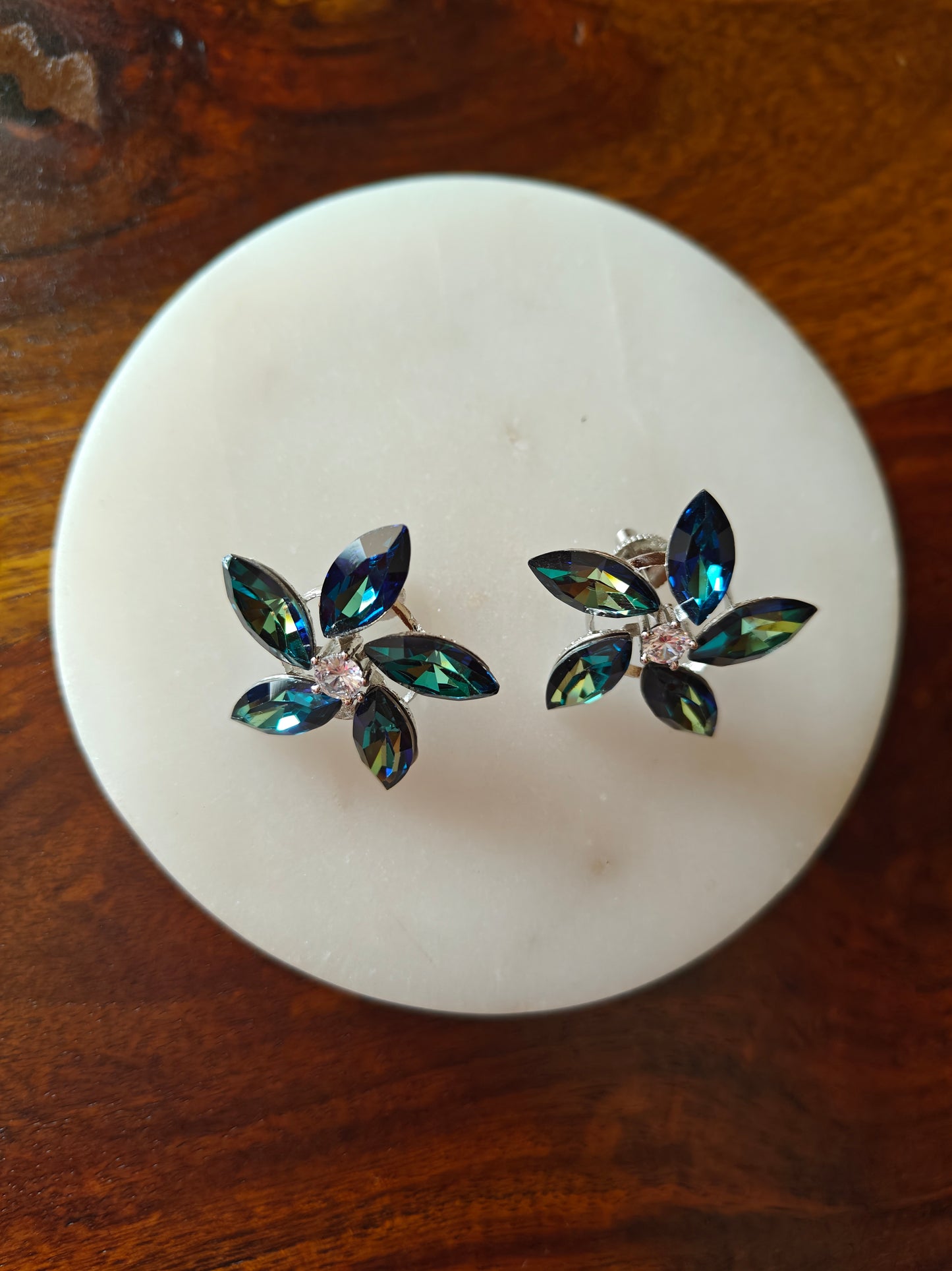 Glittering flower studs