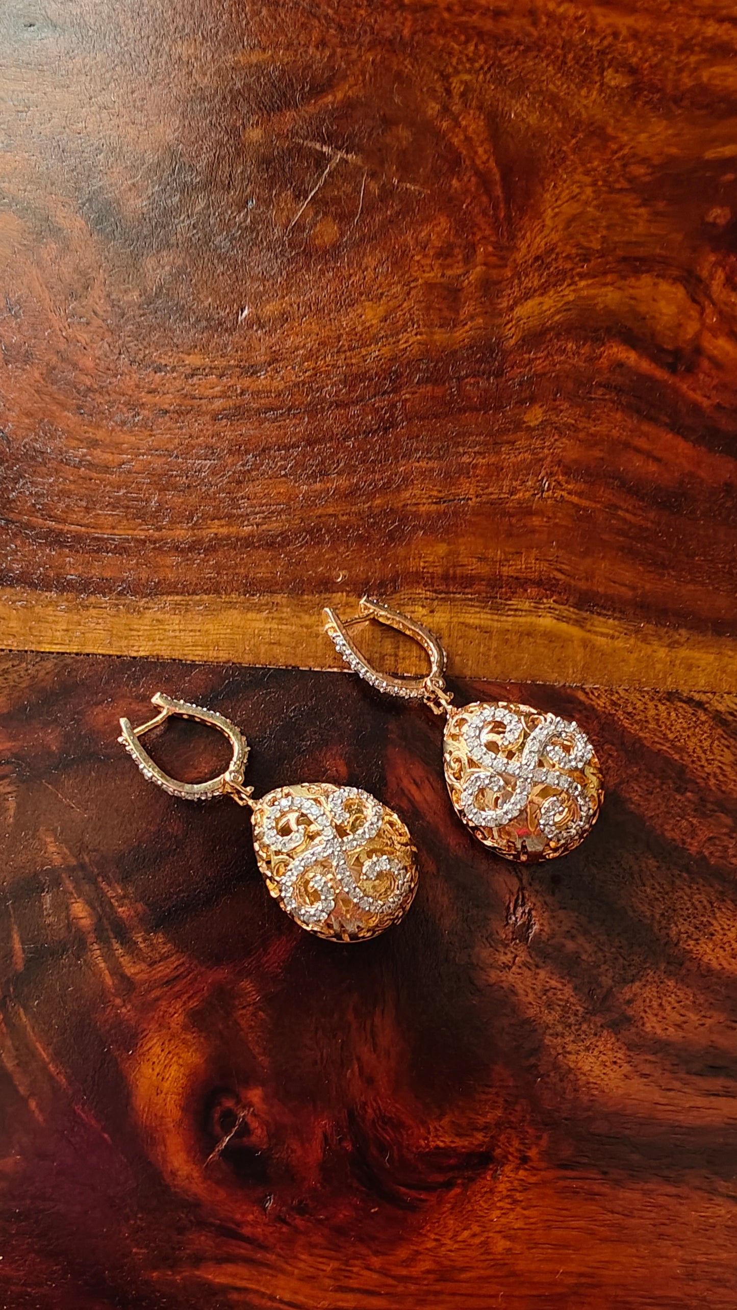 Reversible earrings with kundan on one side and CZ in jali work on other