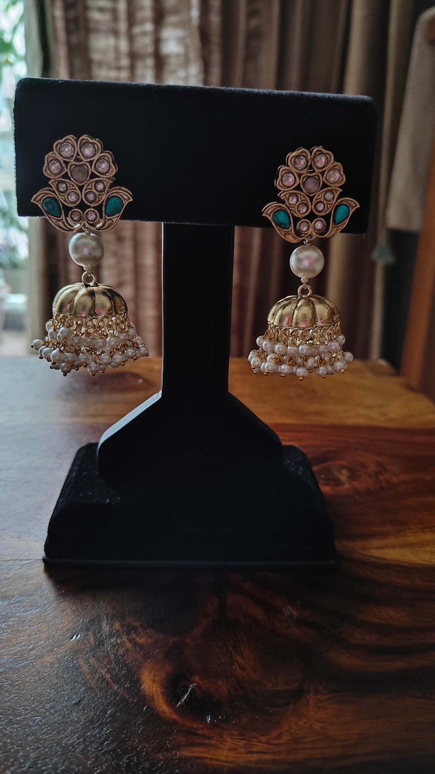 Golden jhumkas on kundan work flower stud