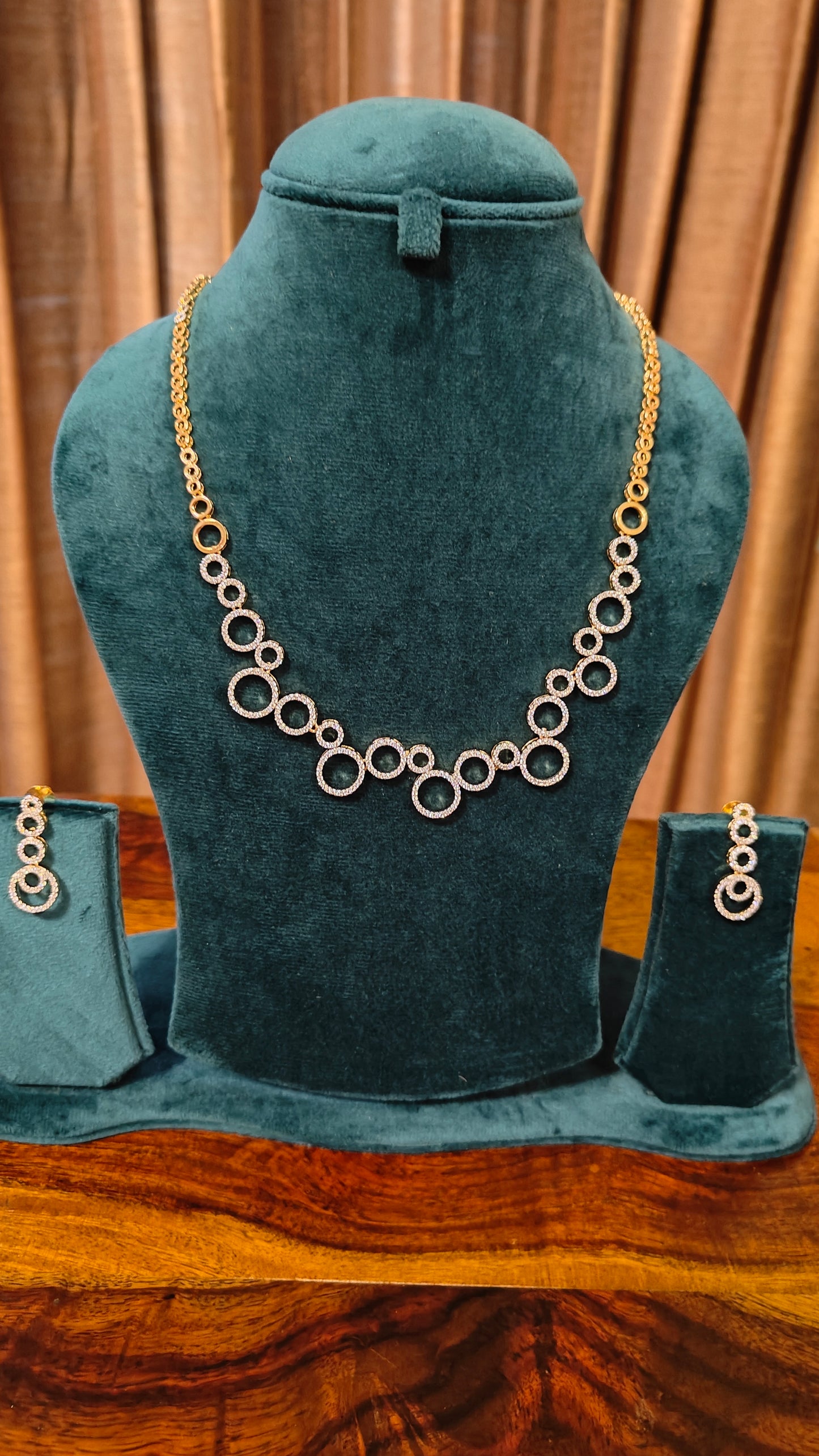 Infinity loops necklace and earrings set