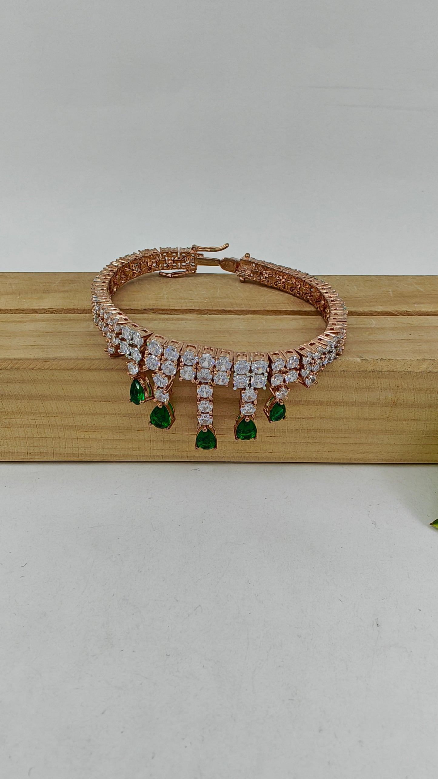 Bracelet with emerald/sapphire drops